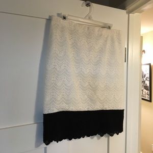 J. Crew Black and White Lace Pencil Skirt Sz 10